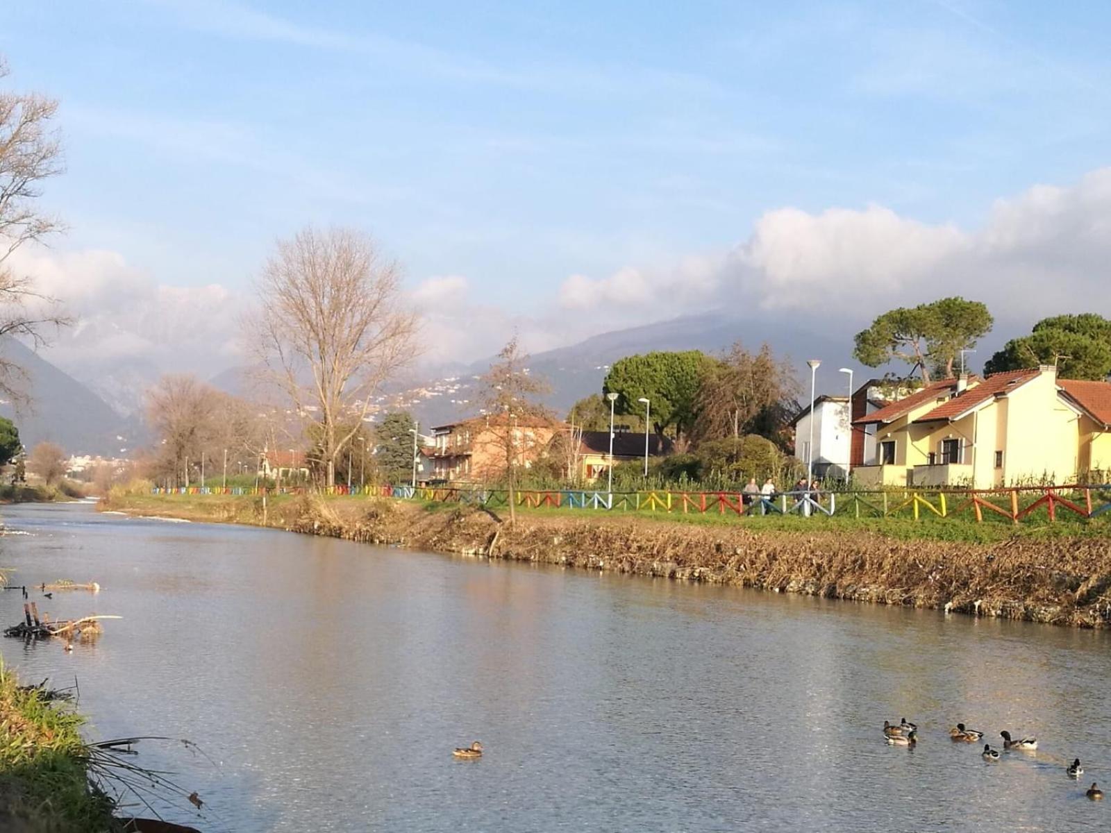 Appartamento Casa Luce Marina di Massa Esterno foto