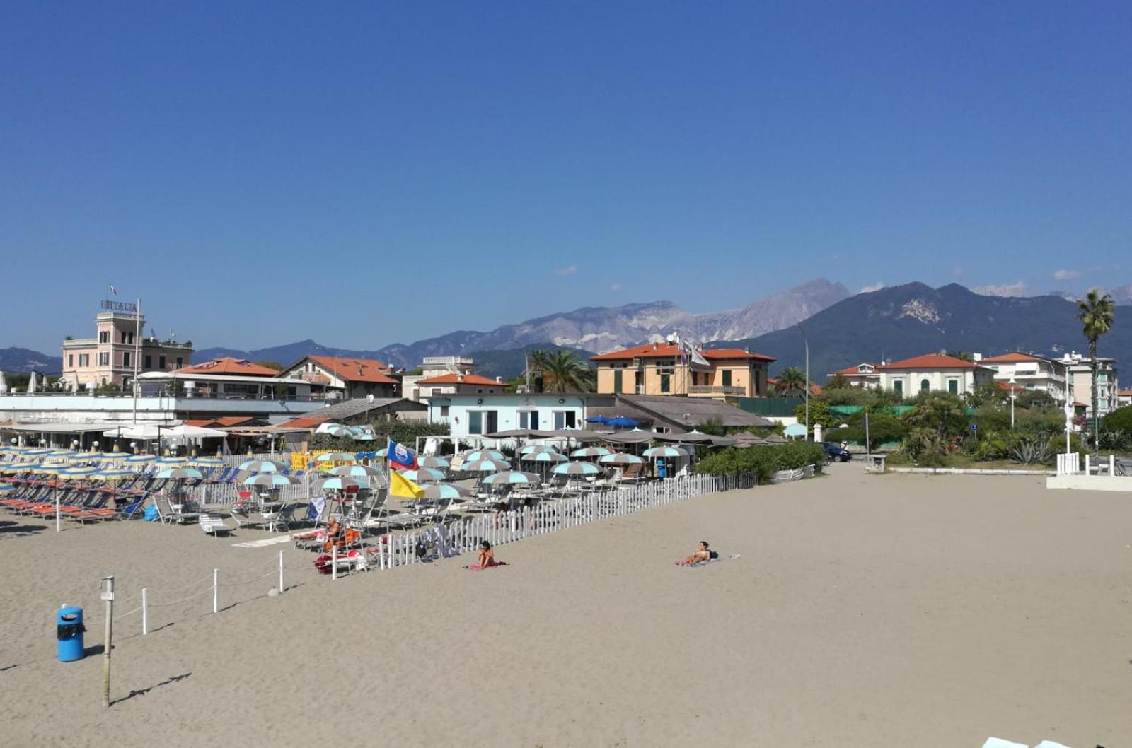 Appartamento Casa Luce Marina di Massa Esterno foto